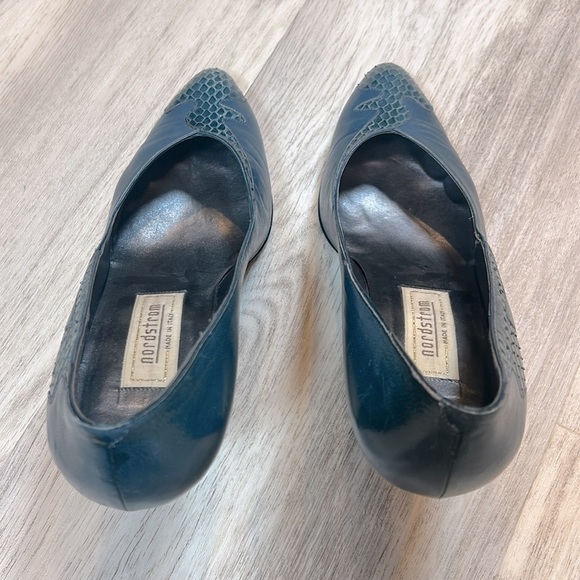 Vintage Nordstrom Italian Made Leather Heels Deep Blue Snakeskin Detail Pumps - Picture 8 of 10